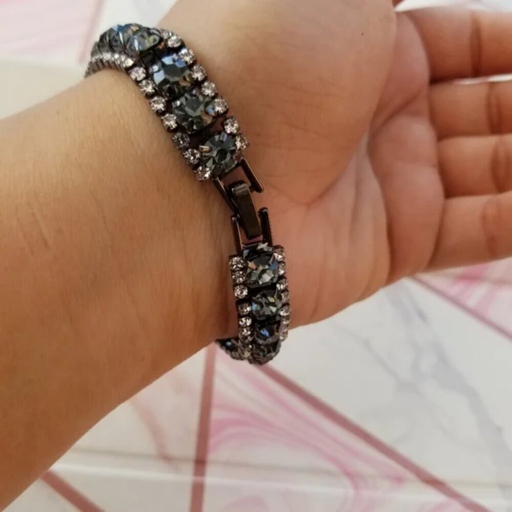 Black gemstones with rhinestones lightweight tennis bracelet. - Picture 4 of 10